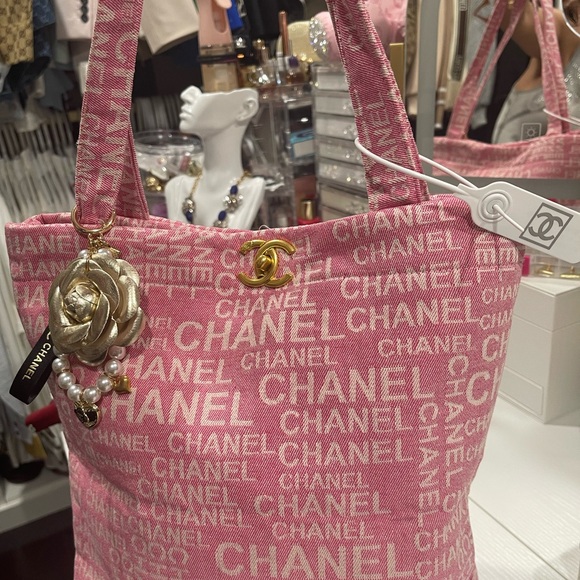 Chanel Pink Logo Tote with Gold Accents - Picture 4 of 13